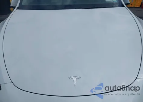 2024 Tesla Model Y Long Range Dual Motor All-Wheel Drive z USA, uszkodzony, nr VIN 7SAYGDEE7RF130028